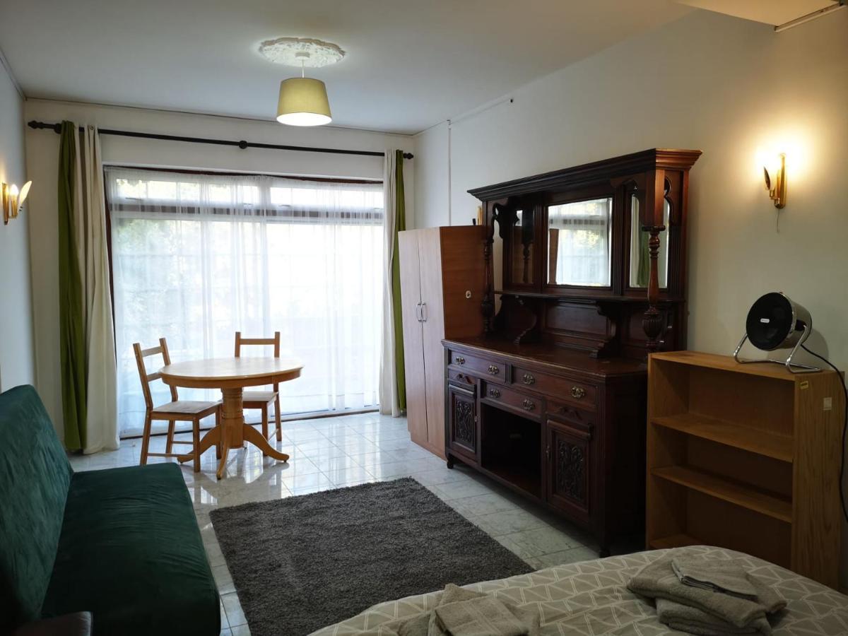 Large Spacious Property In Zone 2 Londra Exterior foto